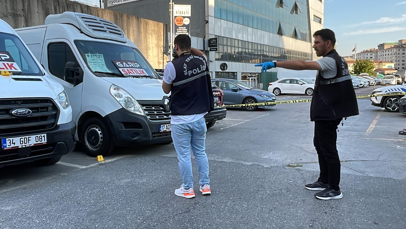 ’Oynak Ferit’ hem oynuyor hem oynatıyor