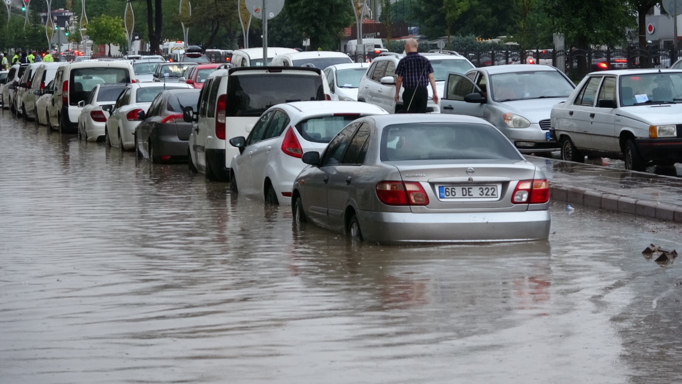 Yozgat’ta sağanak yağış hayatı olumsuz etkiledi