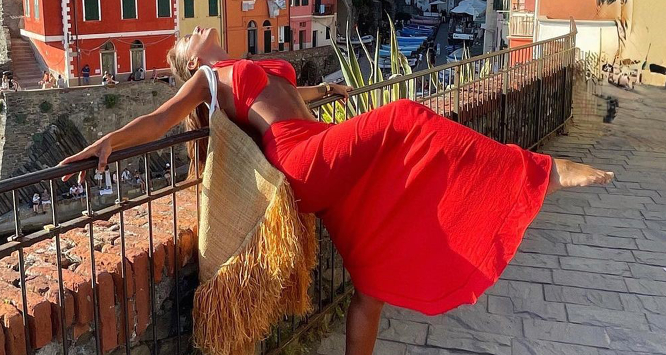 Camide uygunsuz poz veren Eda Taşpınar İtalya’yı çok sevdi