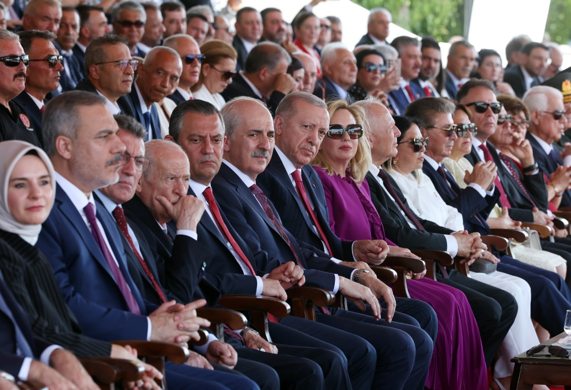 Cumhurbaşkanı Erdoğan, tören alanında alkışlarla karşılandı