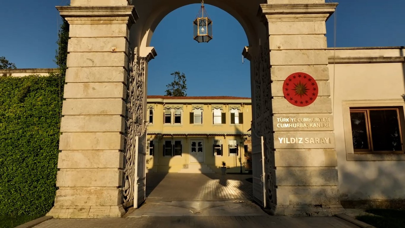 Yıldız Sarayı’nı perdelerine kadar yağmalamışlar