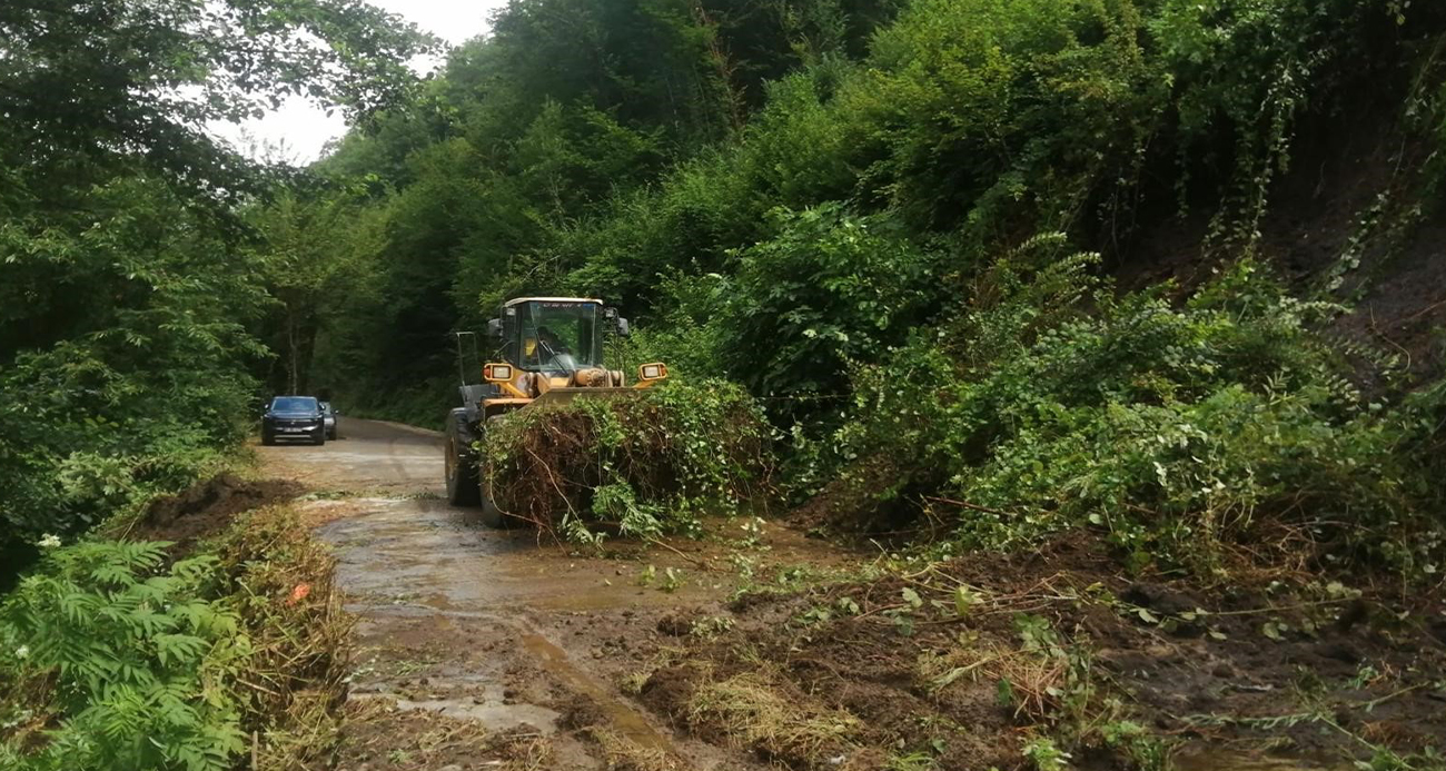 Trabzon’da şiddetli yağış su taşkınları ve toprak kaymalarına neden oldu