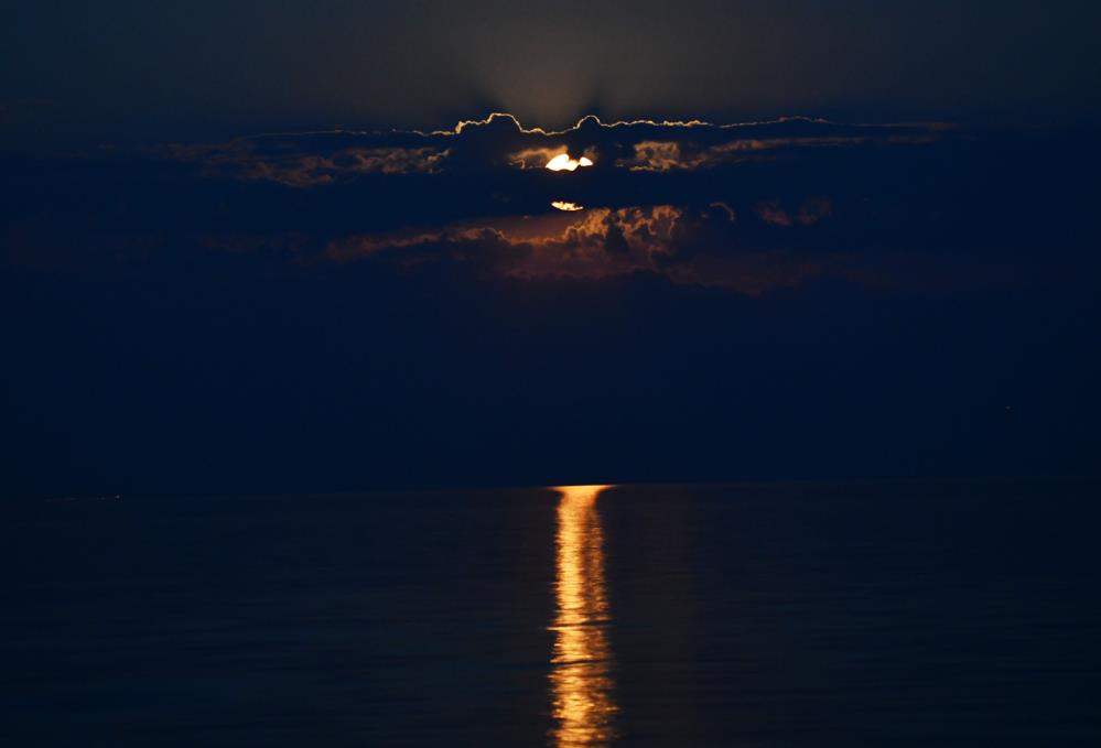 Van Gölü’nde dolunay güzelliği