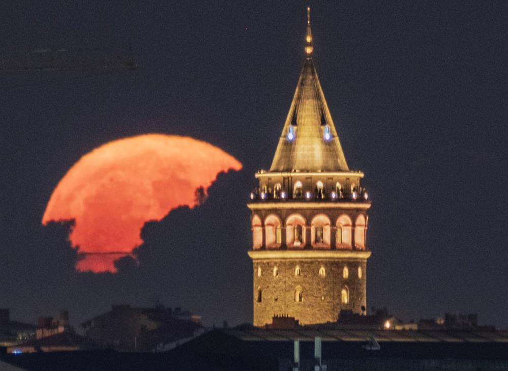 Dolunay İle Galata kulesi buluştu