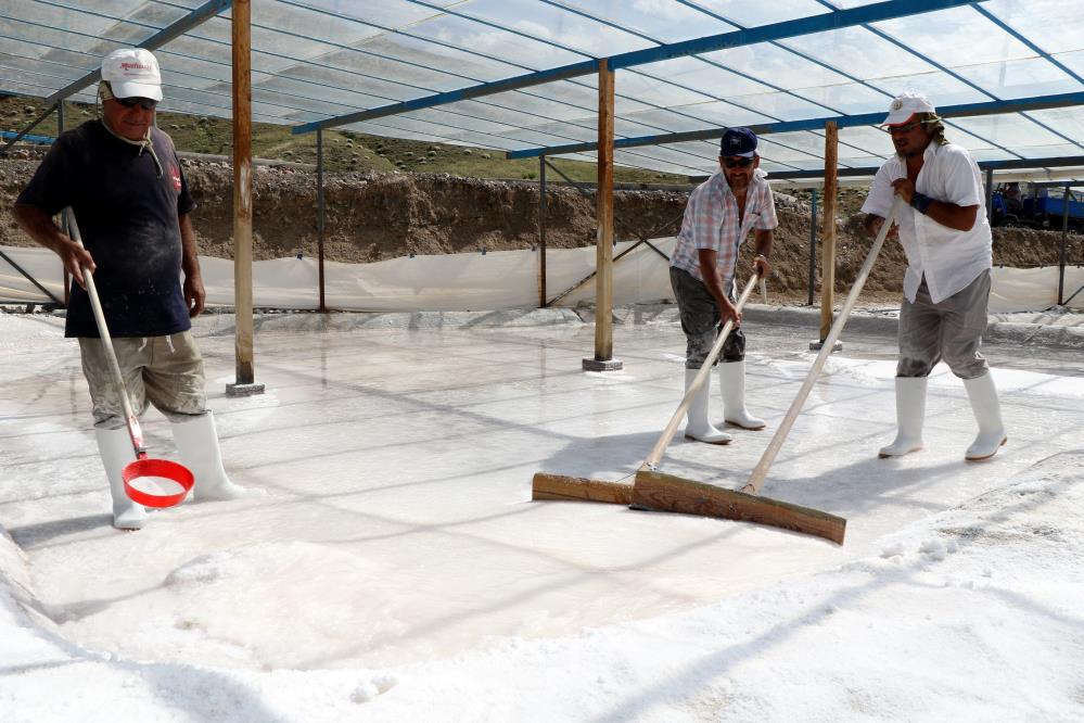 Evliya Çelebi’nin övgüyle bahsettiği alanda 3 bin yıldır su ekip tuz üretiyorlar