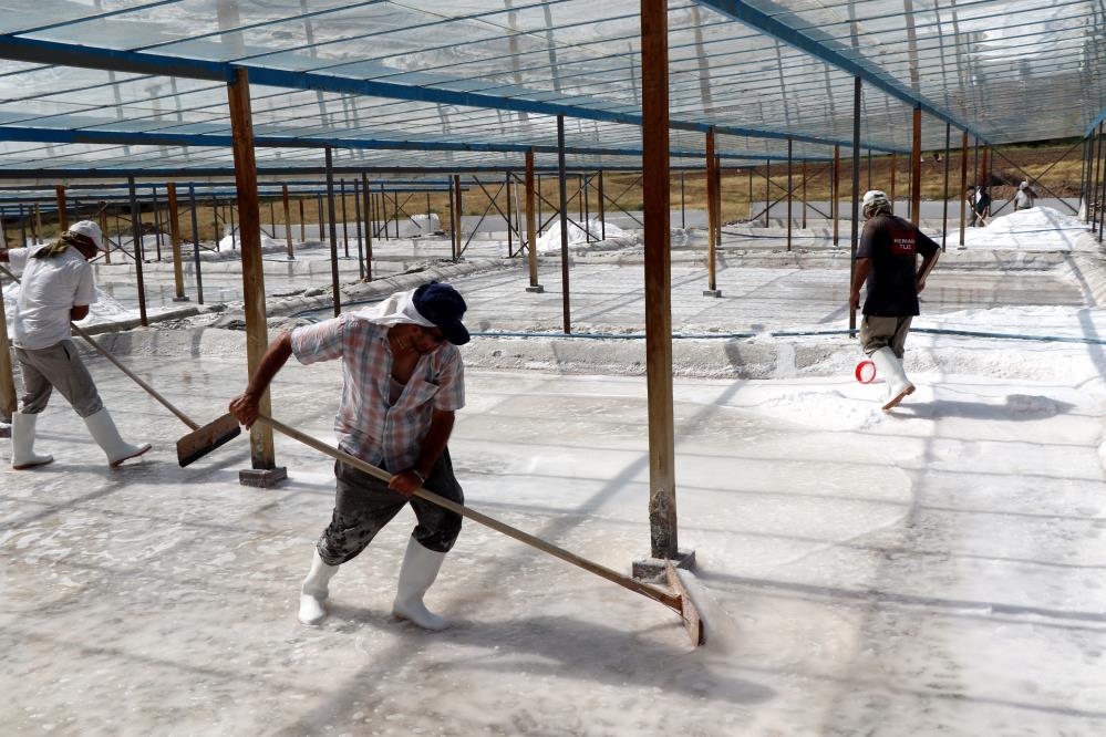 Evliya Çelebi’nin övgüyle bahsettiği alanda 3 bin yıldır su ekip tuz üretiyorlar