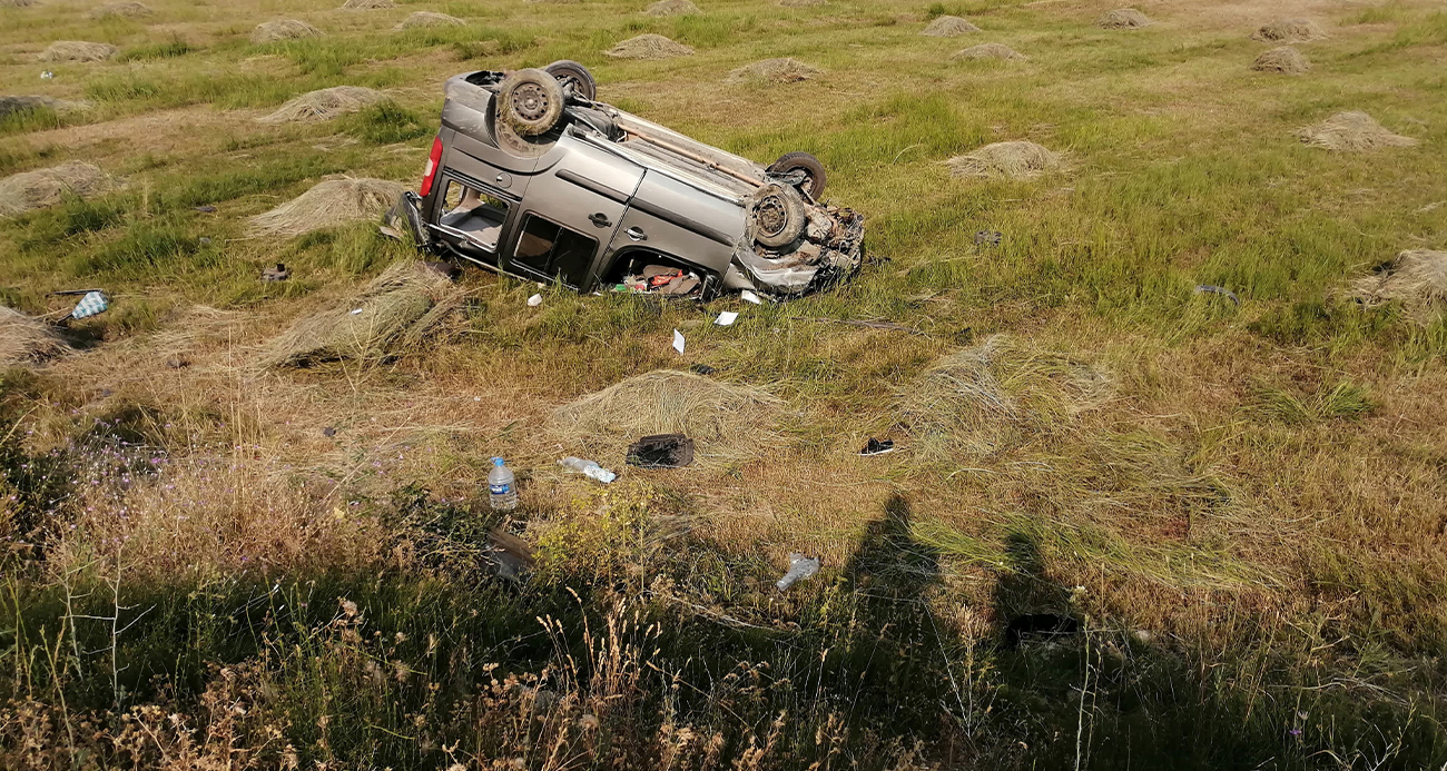 Hakkari’de kontrolden çıkan araç takla attı: 2 ölü, 3 yaralı