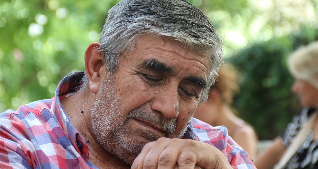 36 yıldır oturarak uyuyan adam: “Herkes yattıktan sonra gece çocuk gibi ağlıyorum”