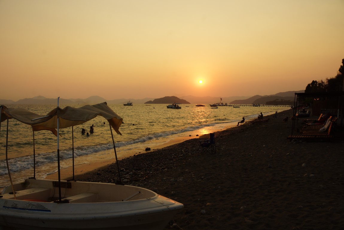 Fethiye’de gün batımı görsel şölen oluşturdu