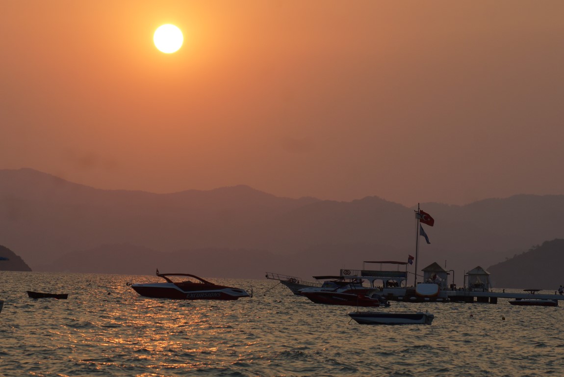 Fethiye’de gün batımı görsel şölen oluşturdu