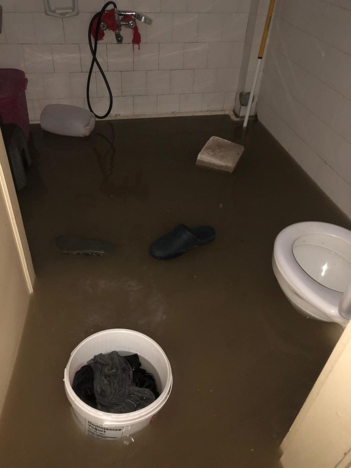 Sağanak sonrası evlerinde mahsur kalan aile 1 saat sonra kurtarıldı