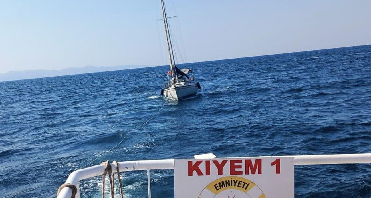 Çanakkale Boğazı’nda arızalanan tekne kurtarıldı