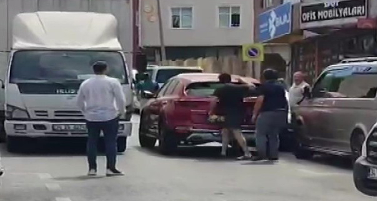 Sultanbeyli’de trafikte terörü: Baba ile engelli oğluna bijon anahtarı ile saldırdı