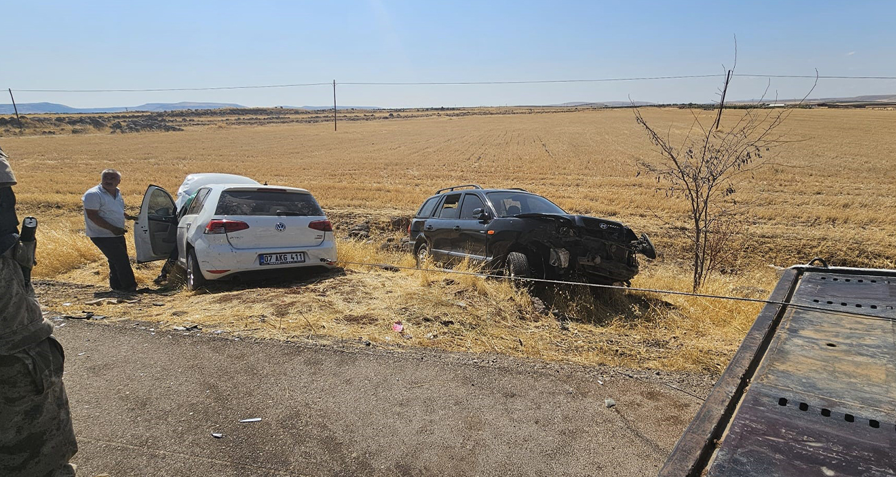 Gaziantep’te 2 araç kafa kafaya çarpıştı: 6 yaralı