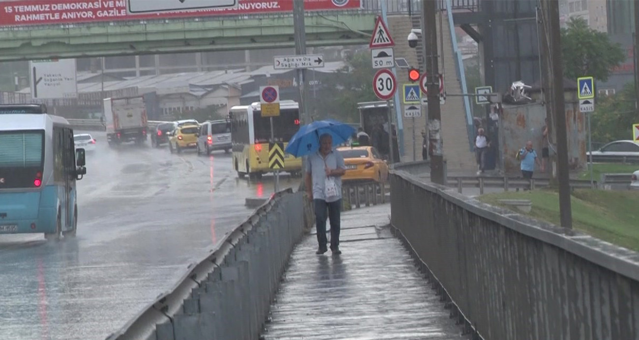 Kartal’da aniden bastıran yağmur vatandaşlara zor anlar yaşattı