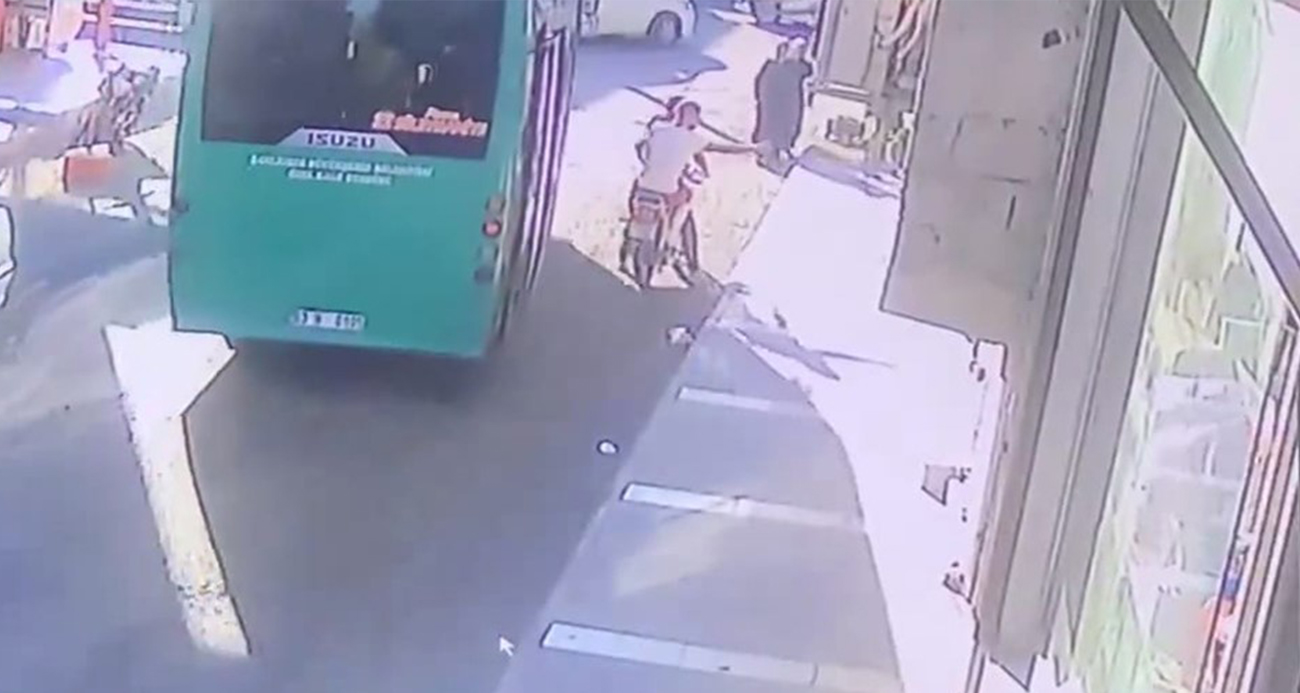 Şanlıurfa’da işyerine silahlı saldırı anı kamerada