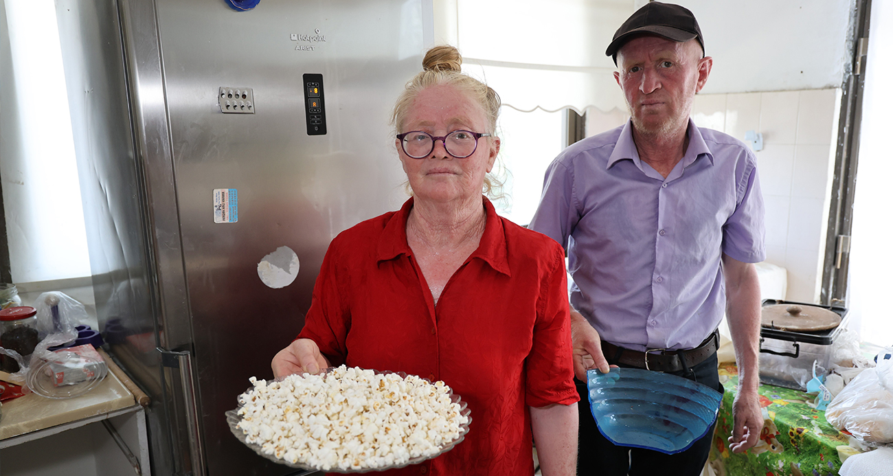 Cezaevindeki albino kardeşlerin evine giren hırsızlar altınları çalıp evi darmadağın etti