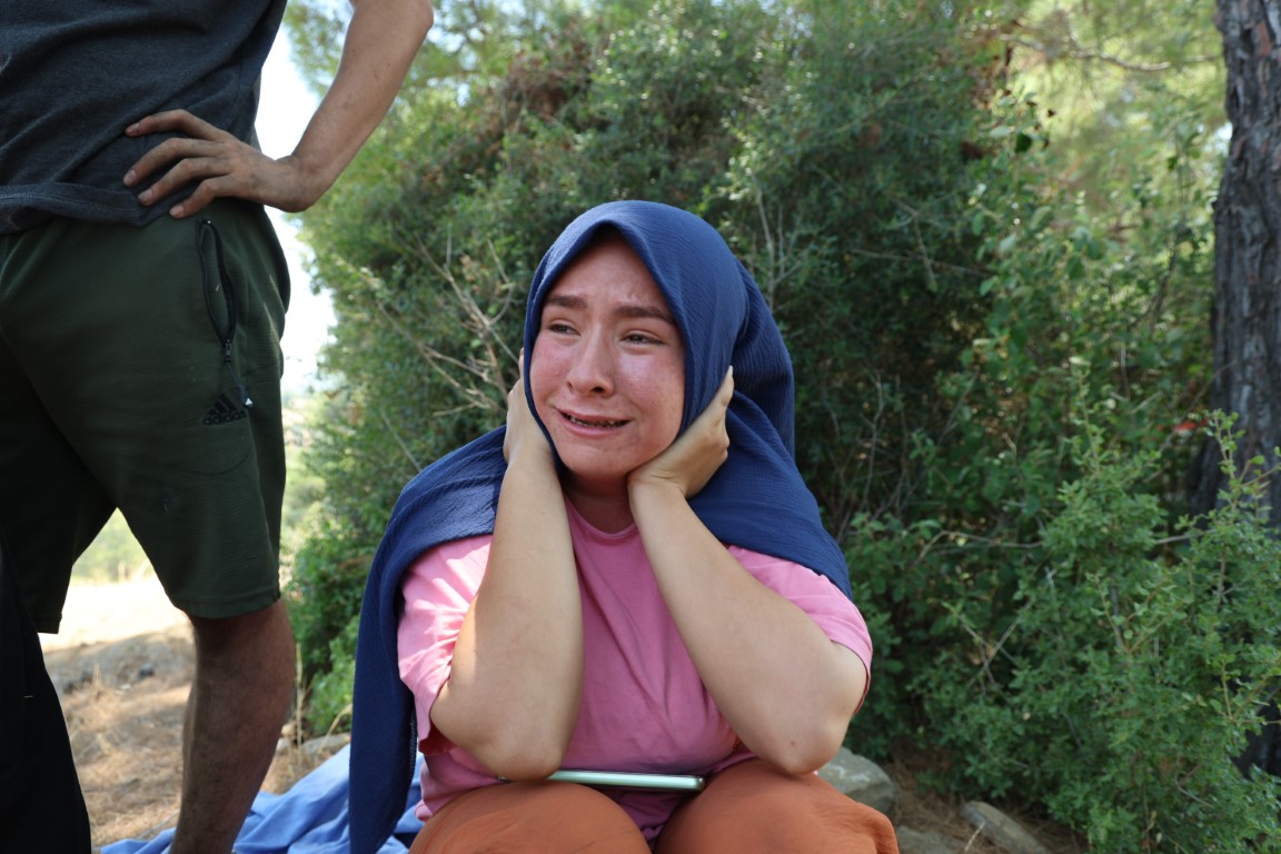 Evi yanan ailenin feryadı yürekleri dağladı, yangını gözyaşları ile izlediler