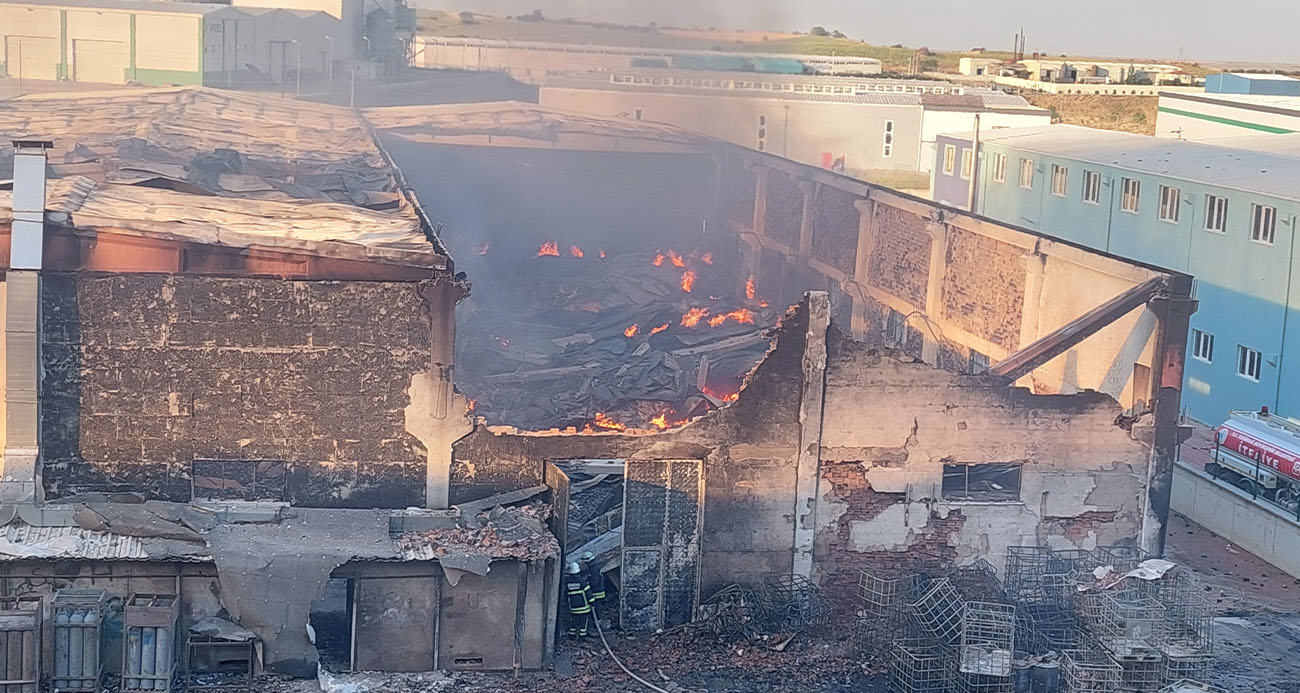 Tekirdağ’da kimya fabrikasındaki yangın bir fabrikaya daha sıçradı