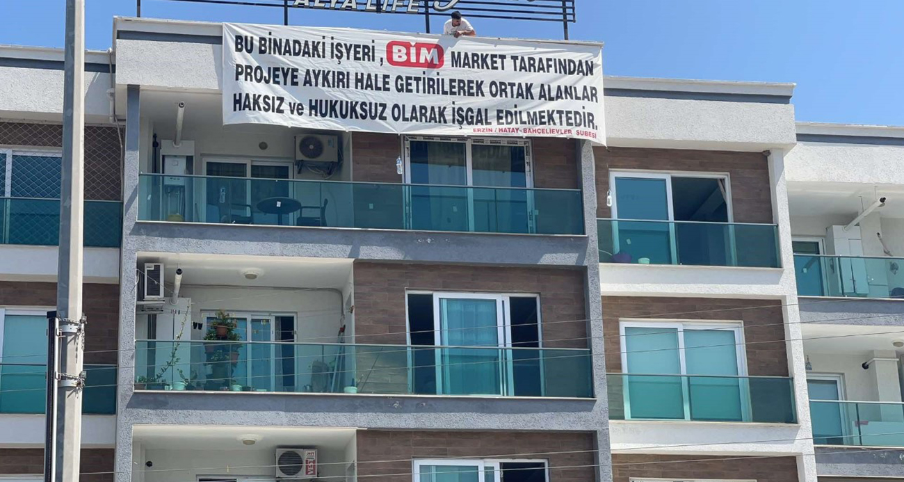 Apartman sakinlerinden BİM’e pankartlı protesto