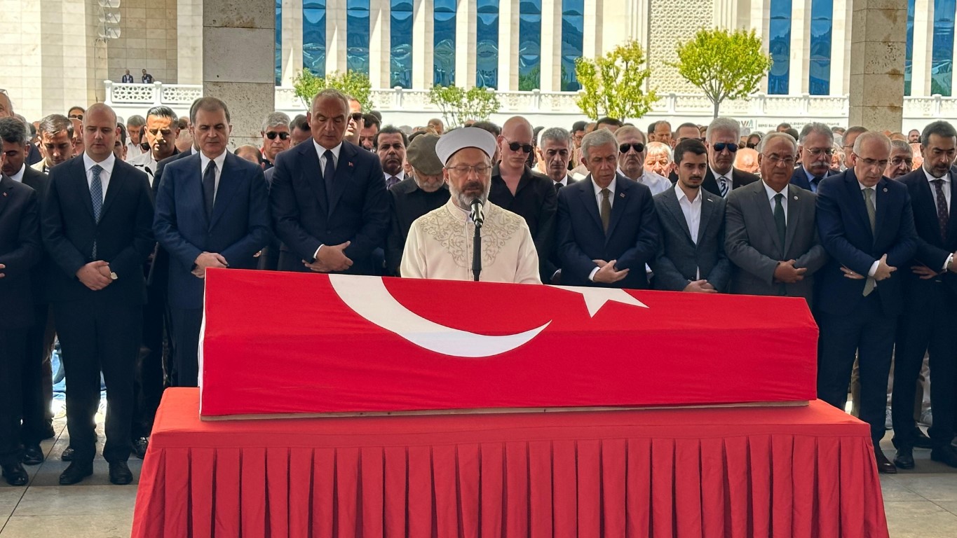 Kenan Işık, Ankara’da son yolculuğuna uğurlandı