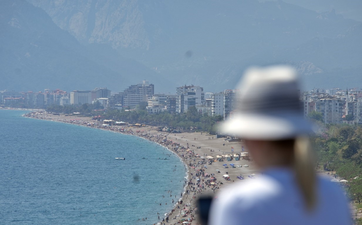 Turizmcilerden uçuşlarda rötar sorununa tepki: ''Turistler, iyi hatıralarla ülkemizden ayrılmıyor