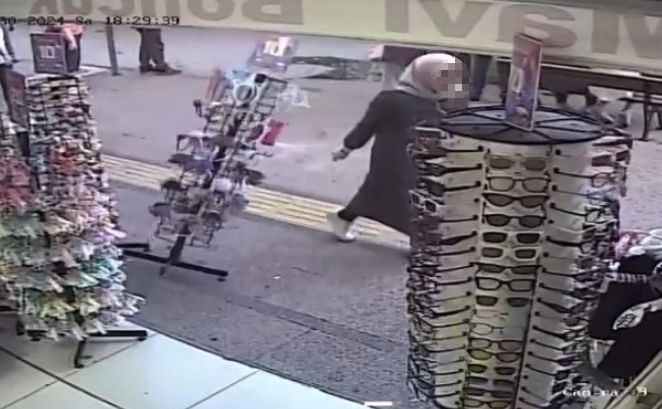 Mersin’de bir kadın, esnafın tezgahlarını dağıtarak kaçtı