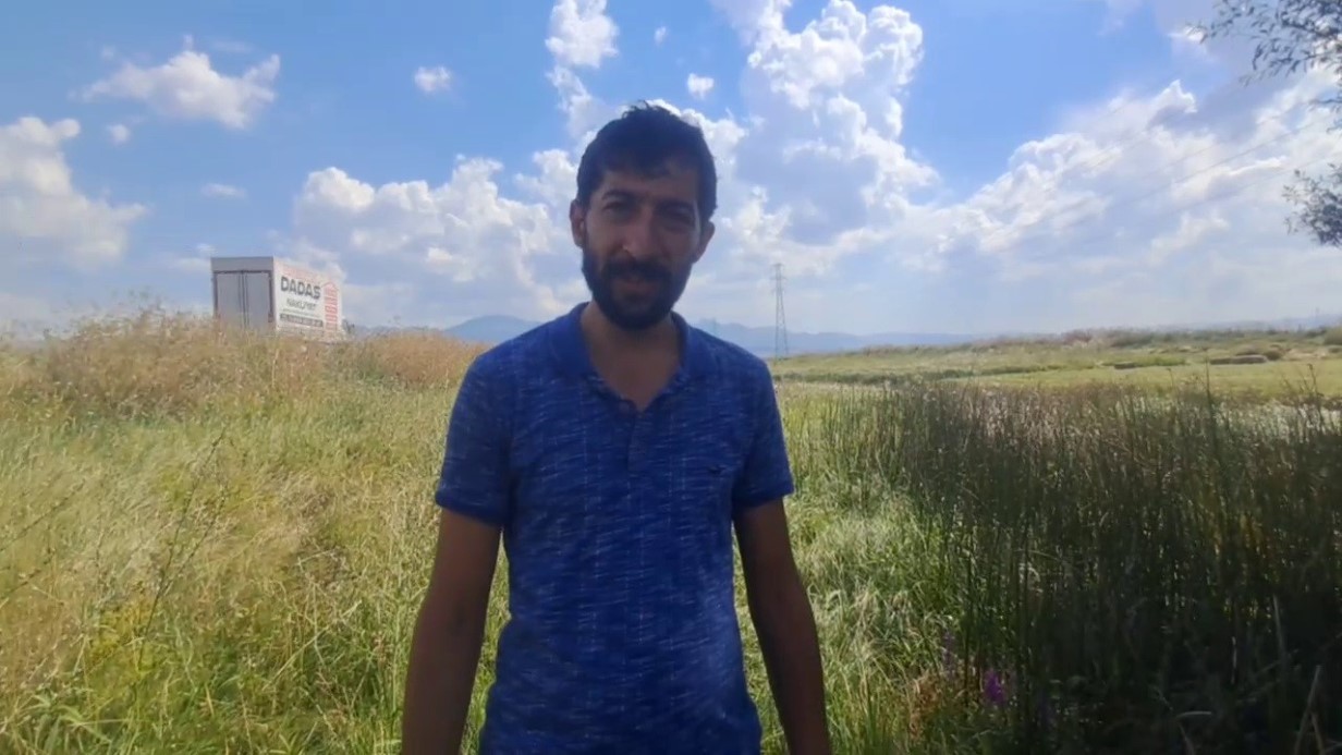 Yüzme bilmeyen gazeteciden kurtarma operasyonu: O anlar kamerada