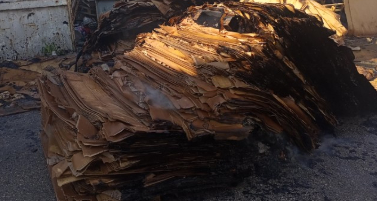 Denizli’de şarjda bırakılan telefon, ambalaj fabrikasını küle çevirdi