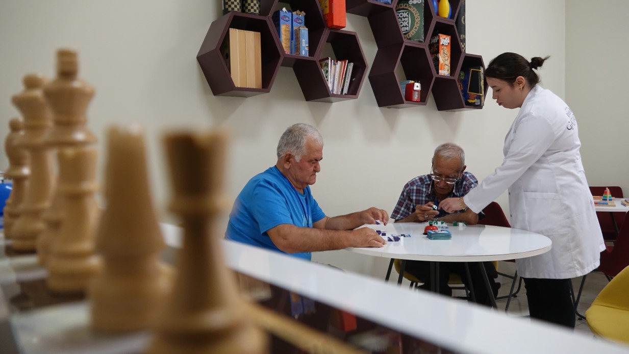 Alzheimer hastalarının huzur bulduğu mekan: Moral Evi