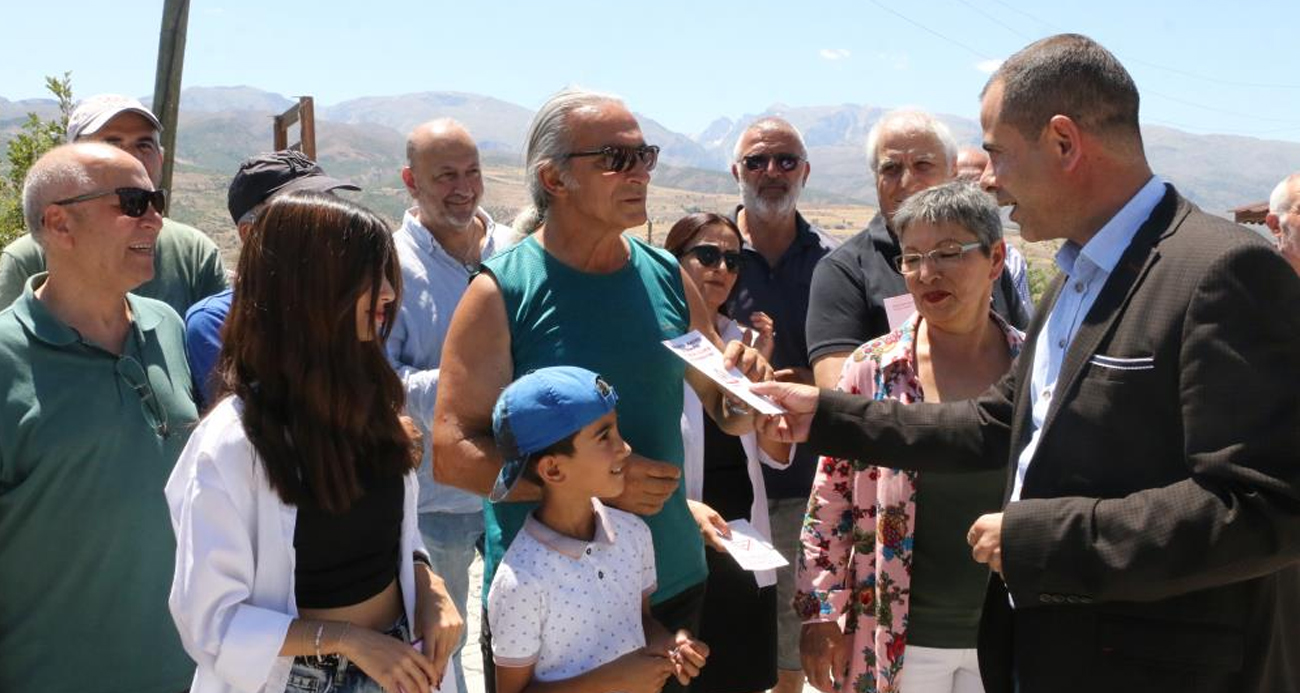 Sağlık ekipleri köylerde keneye karşı vatandaşları bilgilendiriyor