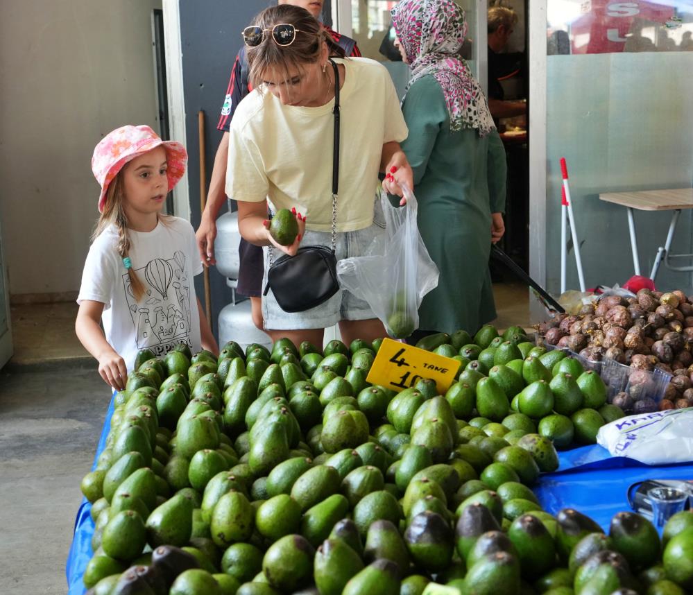 Ruslar Türkçe öğrenmeyince pazarcılar Rusça öğrendi