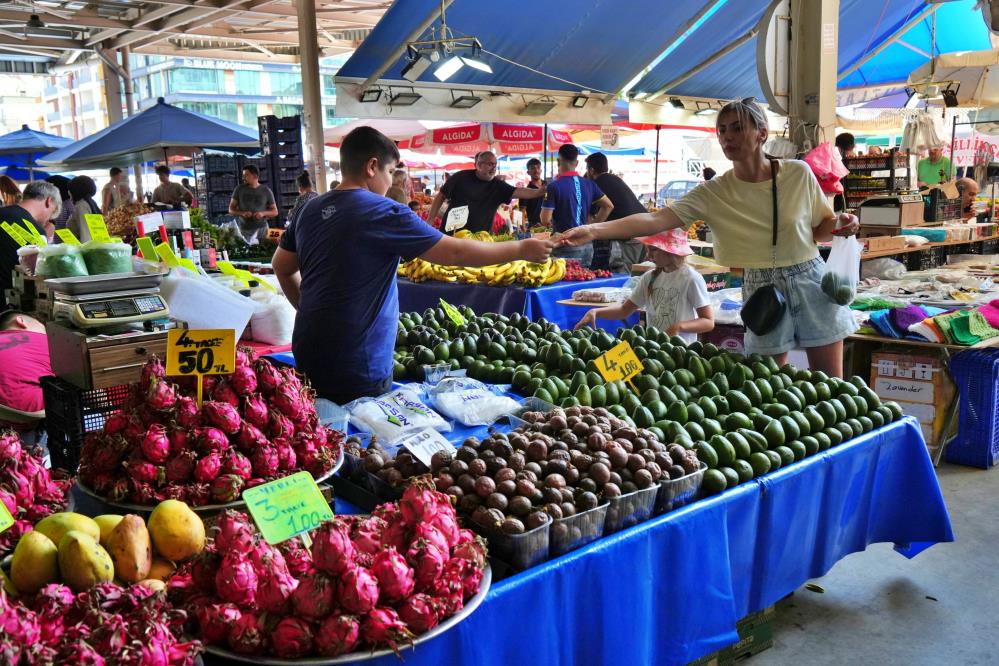 Ruslar Türkçe öğrenmeyince pazarcılar Rusça öğrendi