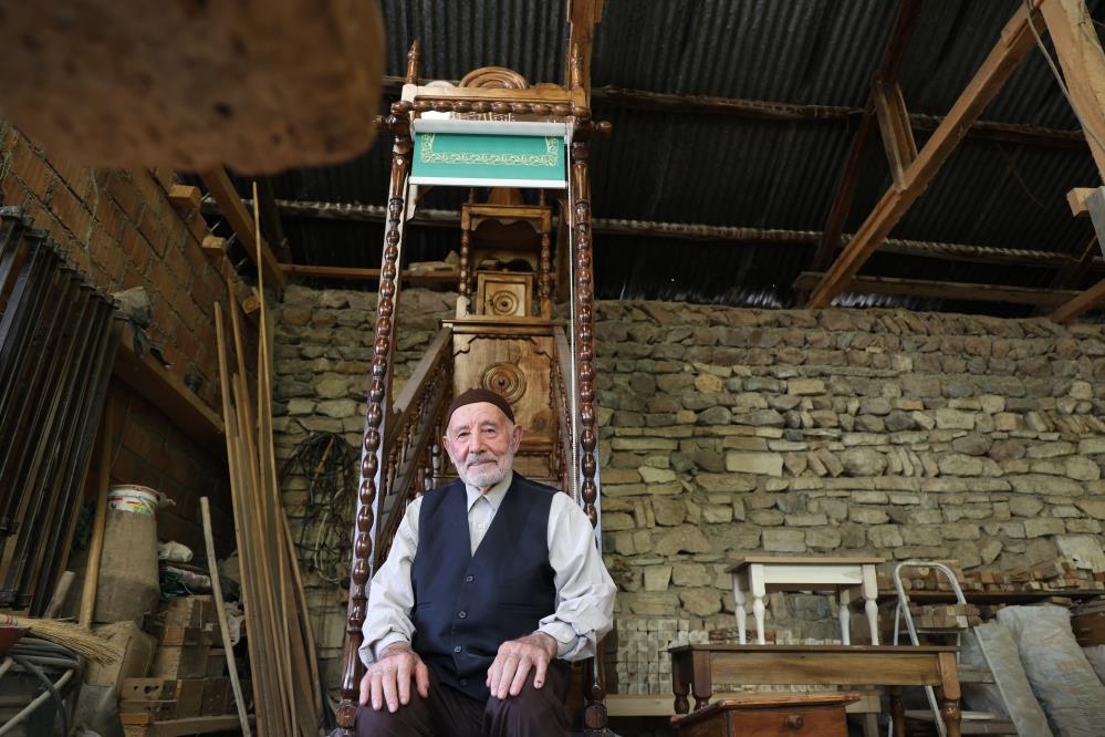 92 yaşında ücretsiz yaptığı minberleri dört bir yana gönderiyor