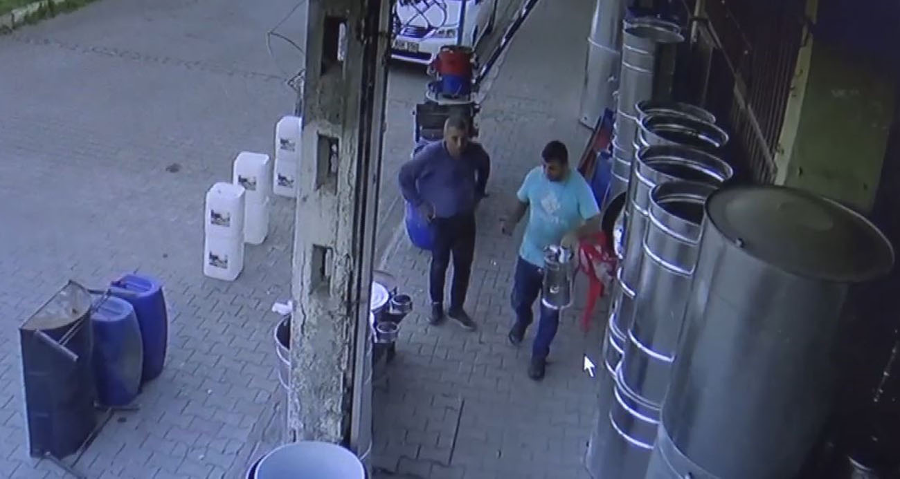 Raftaki ürünü önce kucakladı, sonra da daha önce almış gibi iade ederek parasını aldı