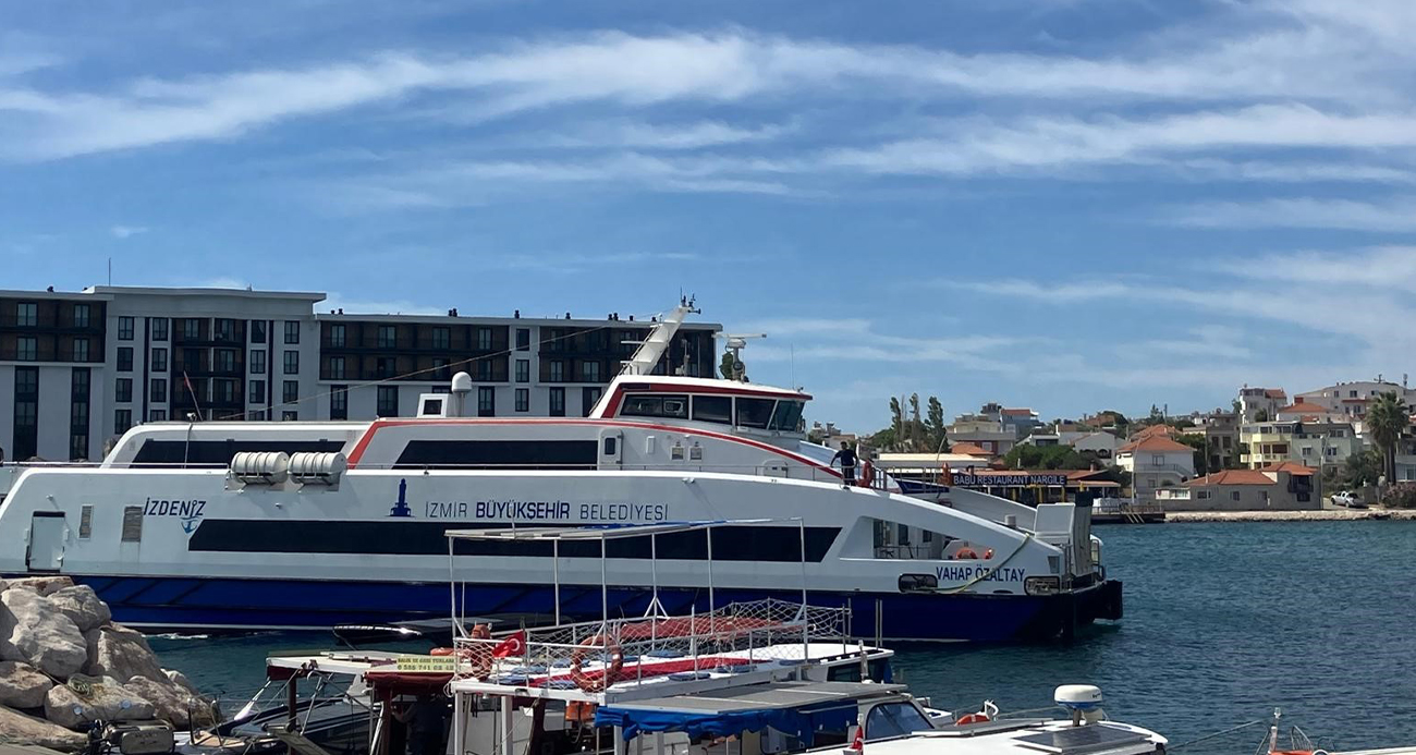 İzmir’de deniz seferlerine fırtına engeli