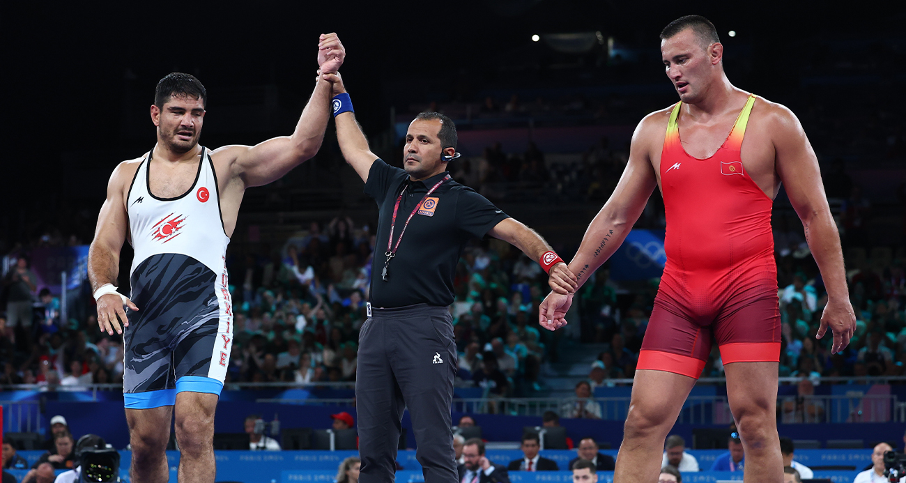 Taha Akgül, bronz madalyayla güreşi bıraktı