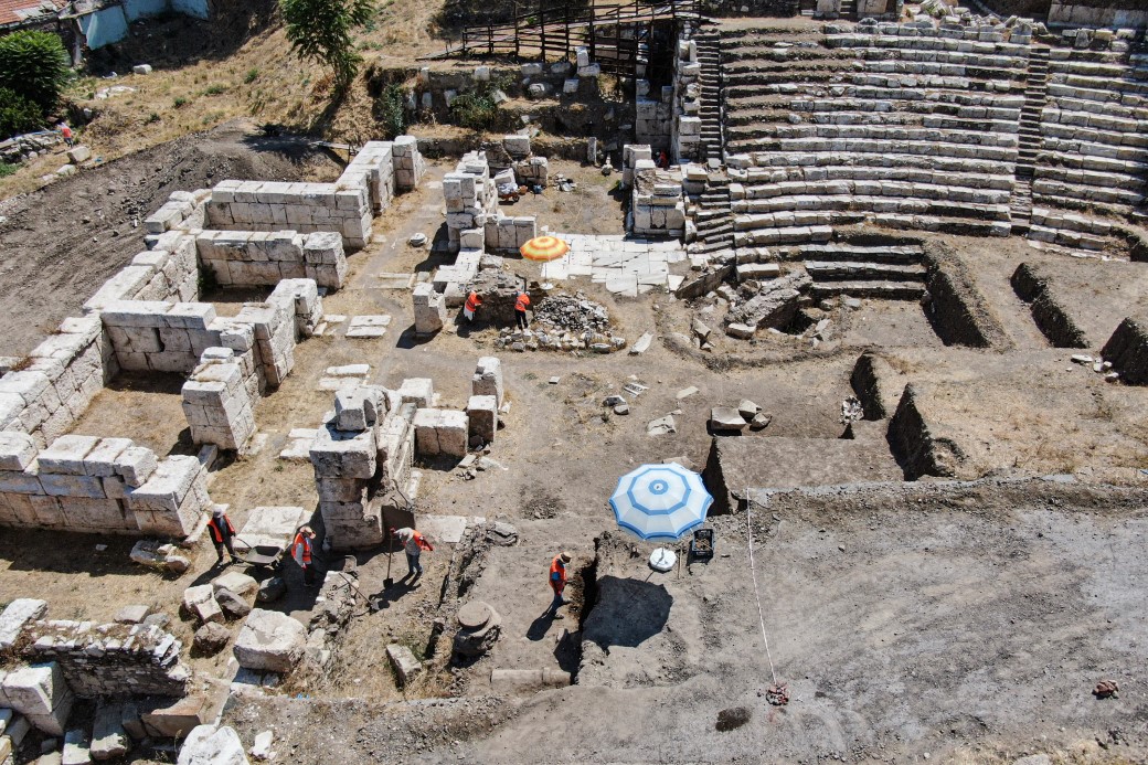 Smyrna Tiyatrosu kazıldıkça tarih fışkırıyor: İzmir’in ikinci Efes’i olacak