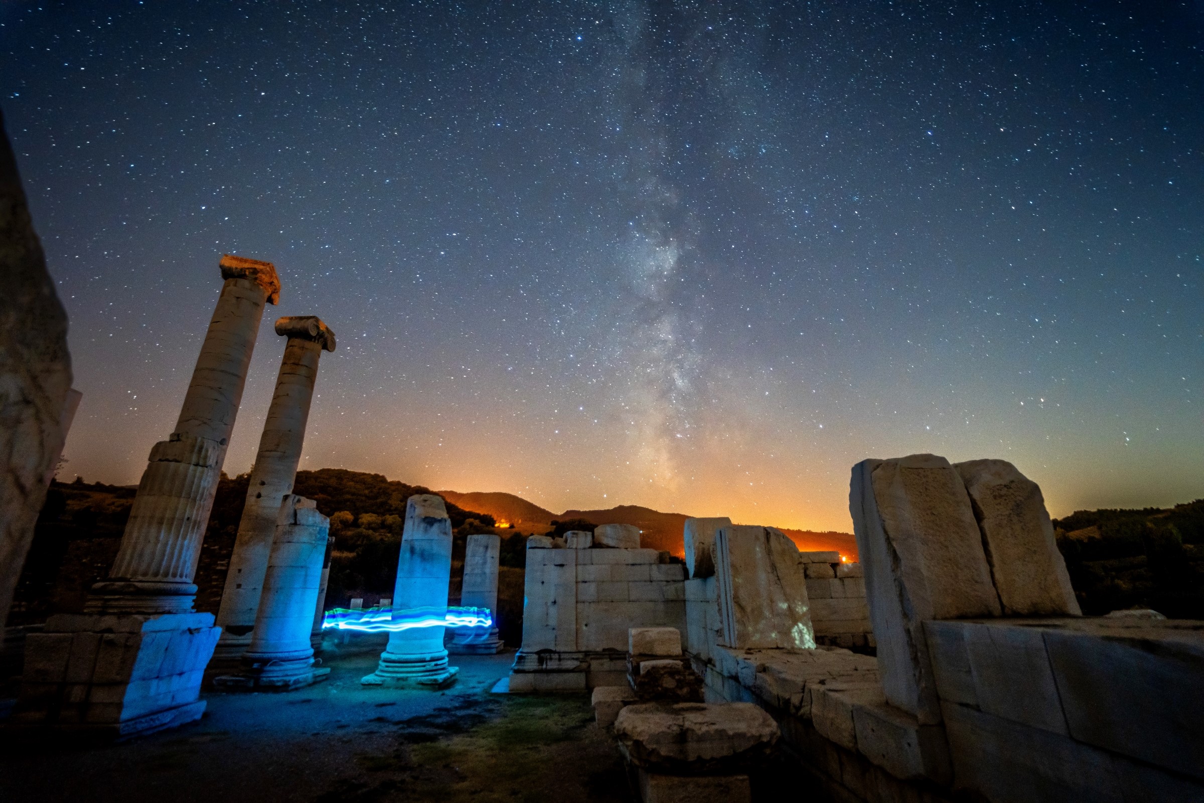 Sardes Antik Kenti, samanyolu ve perseid meteor yağmurunu buluşturdu