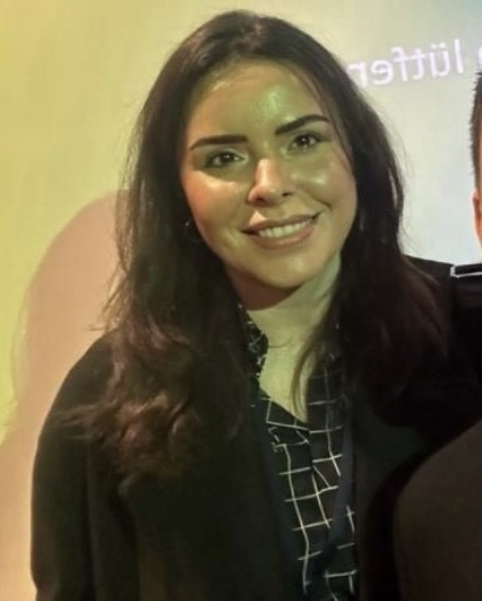 Beşiktaş’ta feci kaza: Takla atıp yolda yürüyen genç kadının ağır yaralanmasına neden oldu