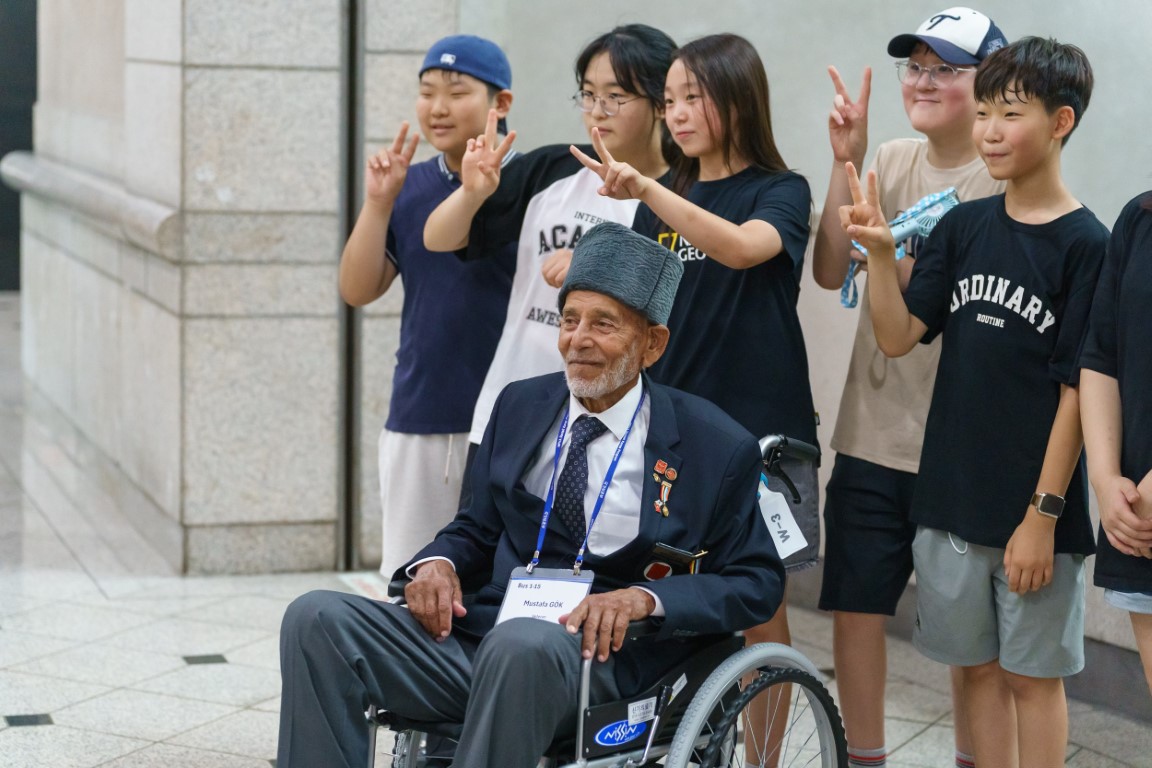 72 yıl aradan sonra savaştığı Kore topraklarını yeniden gören gazi o anları anlattı