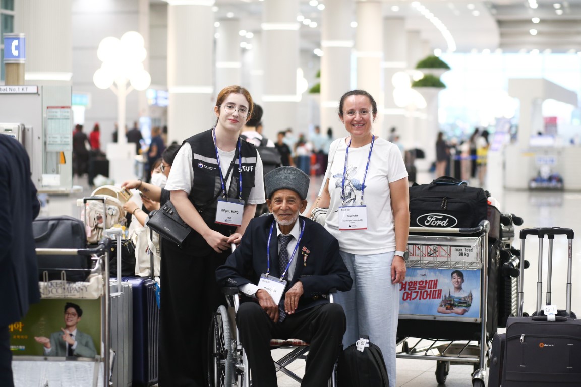 72 yıl aradan sonra savaştığı Kore topraklarını yeniden gören gazi o anları anlattı