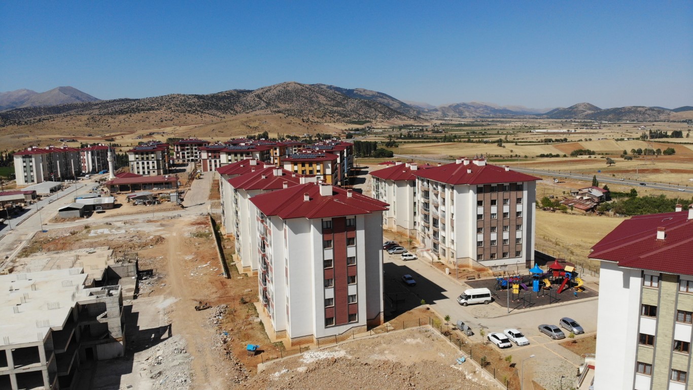 Kahramanmaraş Göksun’da depremzedeler yeni konutlarına bir bir kavuşuyor