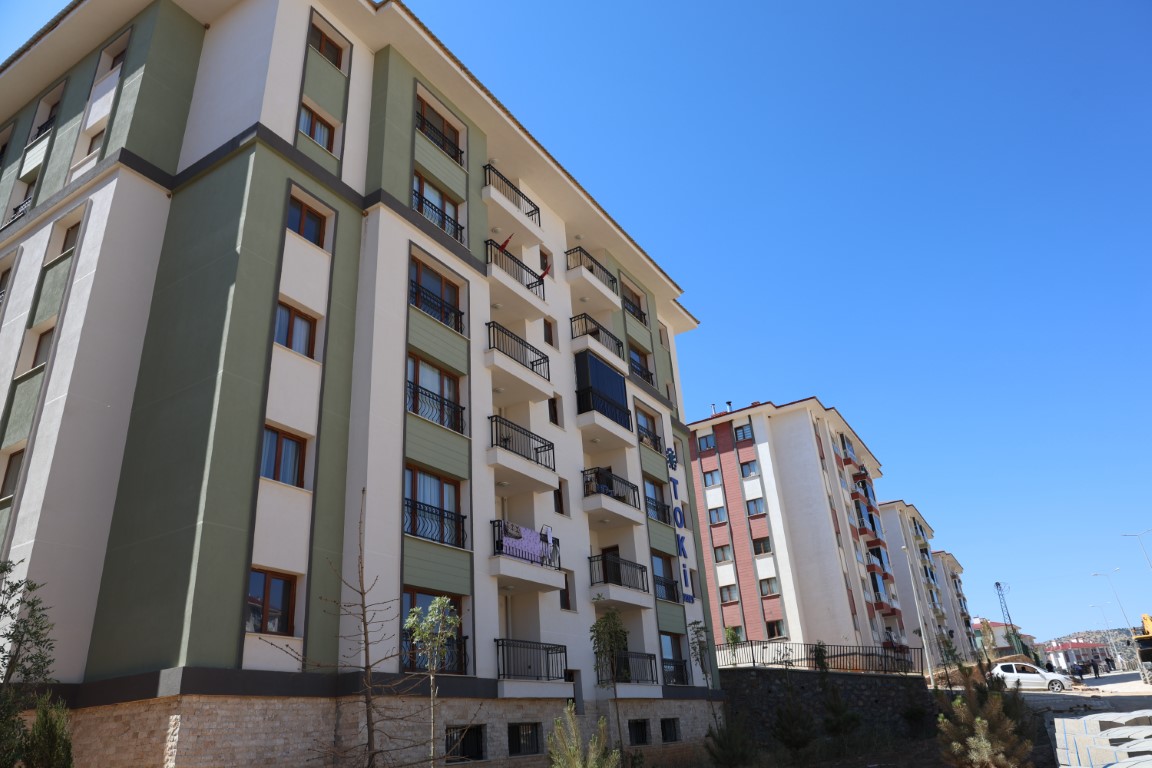 Kahramanmaraş Göksun’da depremzedeler yeni konutlarına bir bir kavuşuyor