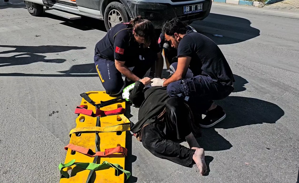 Sağlık görevlisi yaralıyı bırakıp “Çekim yapıyor” diye gazeteciyi polise şikayet etti