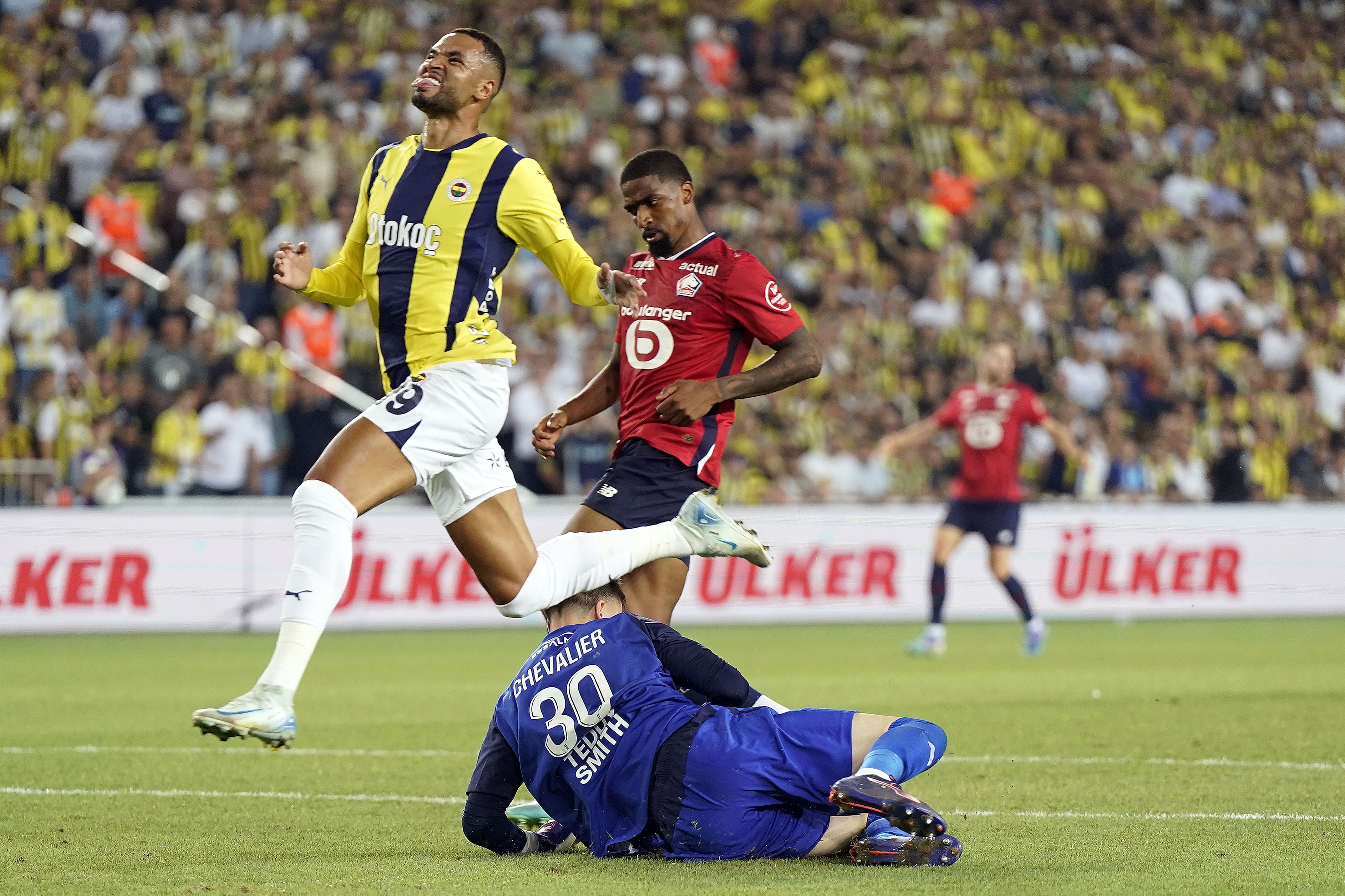 Lille golü uzatmada buldu! Fenerbahçe Şampiyonlar Ligi'ne veda etti