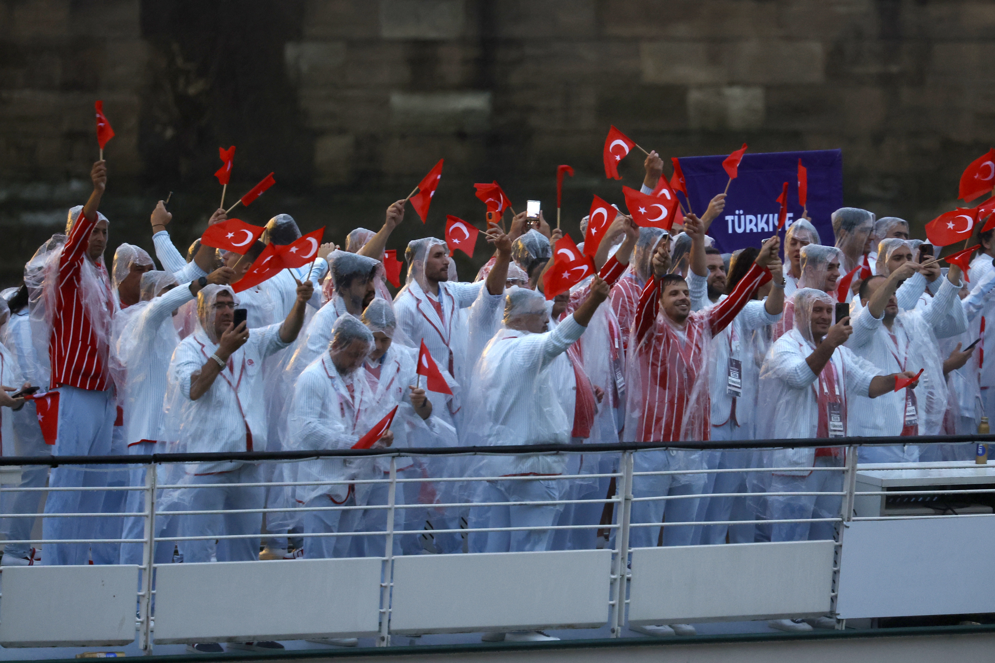 Fransa, olimpiyatlar için belirlenen bütçeyi aştı