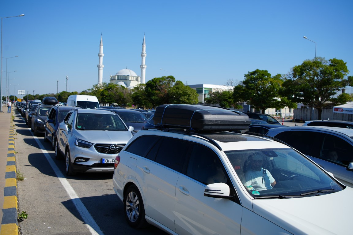 Kapıkule Sınır Kapısı'nda gurbetçilerin dönüş yoğunluğu