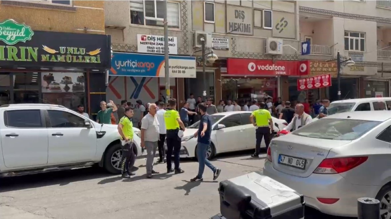 Nusaybin’de bir grup, telefonları Yurtiçi Kargo’da yakalandığı iddiasıyla çalışanlara saldırdı