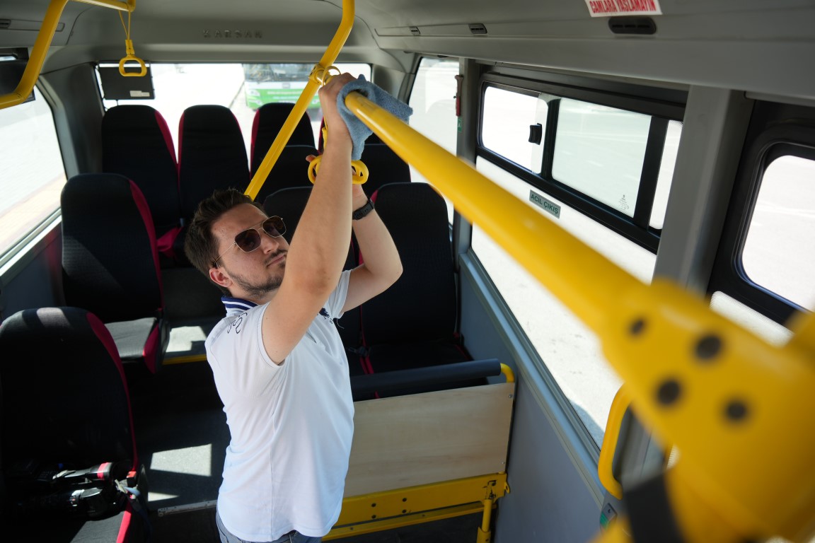 Yüksek lisans diplomalı şoför, gördüğü dersleri meslek hayatında uyguluyor